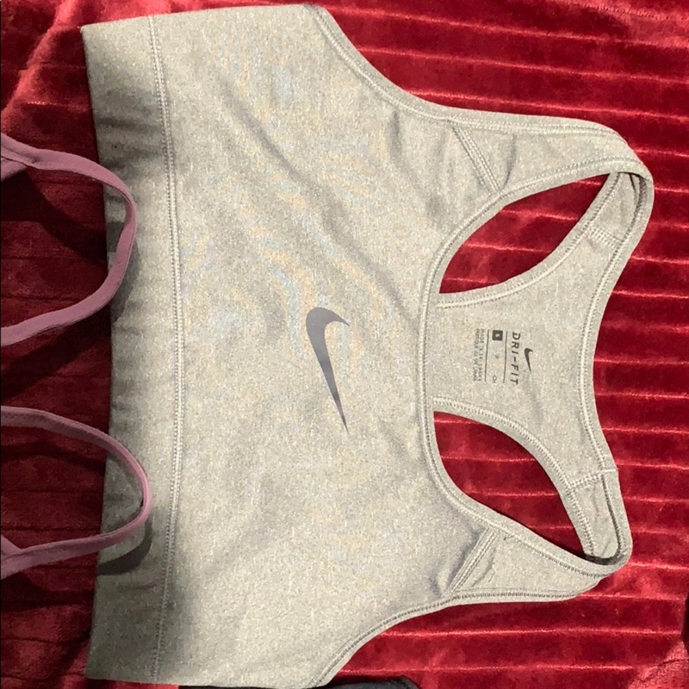 Selling 6 sports bras in perfect condition. - Picture 3 of 8